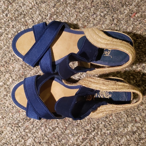 **BRAND NEW** Nine West Vintage America Collection 4 inch Wedges Size 6 1/2 US - Picture 2 of 6